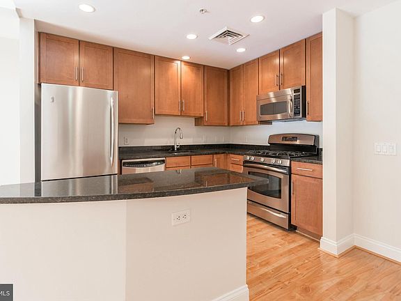4th image of 525 N Fayette St Unit 420