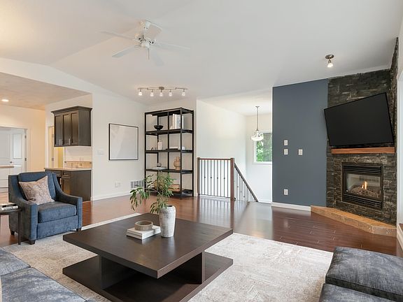3rd image of 34028 Walnut Ave