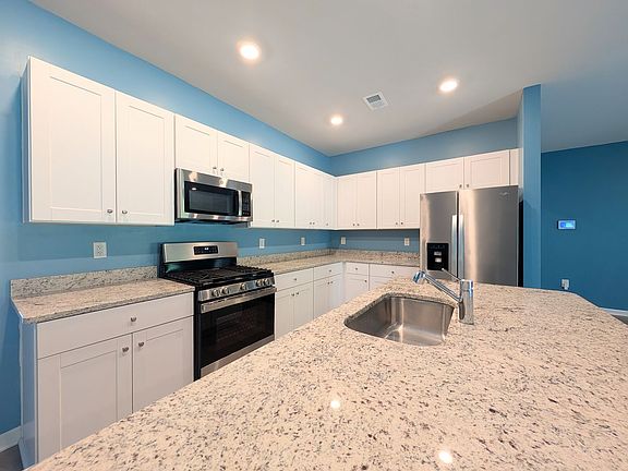 4th image of 184 Carolina Lakes Blvd