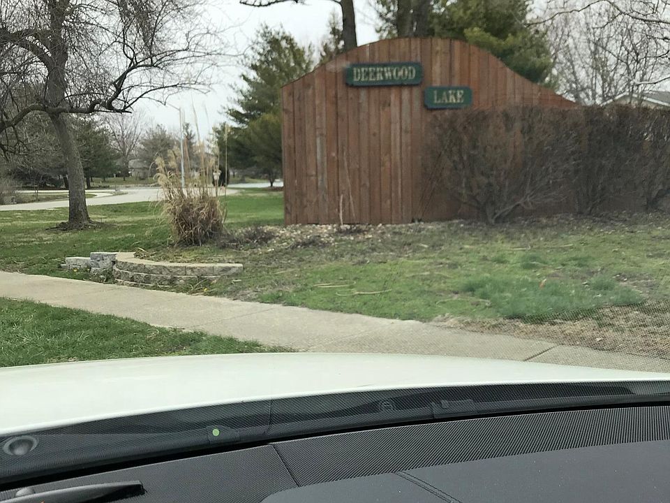 Deerwood Lake entrance with access to Deerwood Lake