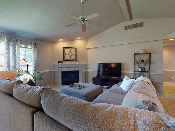4th image of 1404 Casselbury Ln