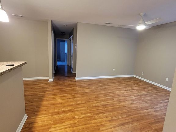 4th image of 2404 Sycamore Ave #B4
