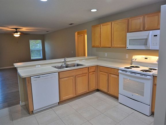4th image of 889 Goldcoast Dr