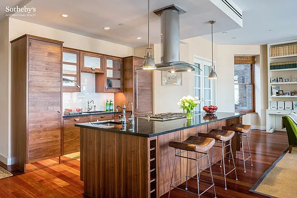 Sold by Sotheby's International Realty | media 6