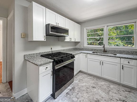 5th image of 106 Larose Cir SE