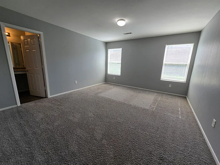 2416 Kenneth Dr — Photo 9