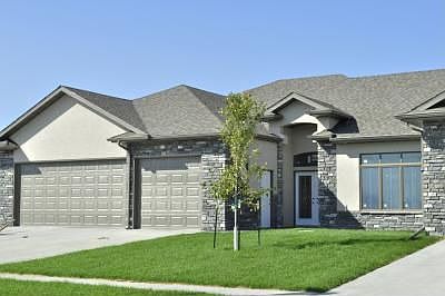 1st image of 682 18th Ave E