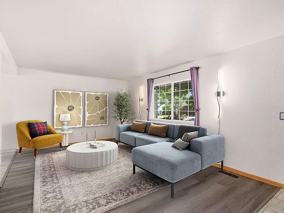3rd image of 363 Sunmountain Dr