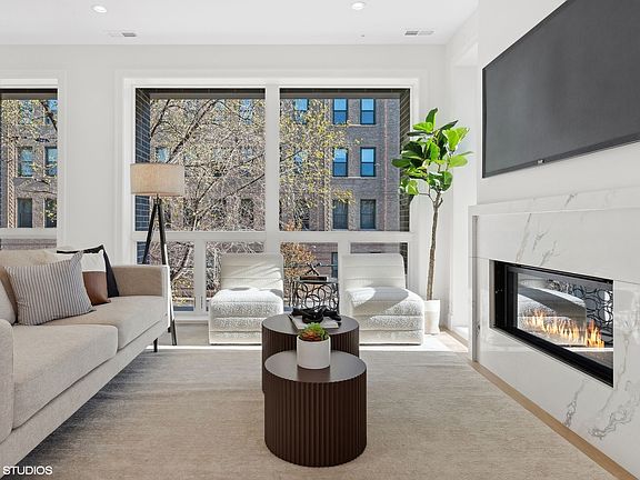 5th image of 2414 N Southport Ave #2