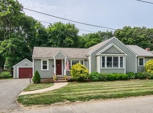 8 Hatfield Rd, South Hamilton, MA 01982