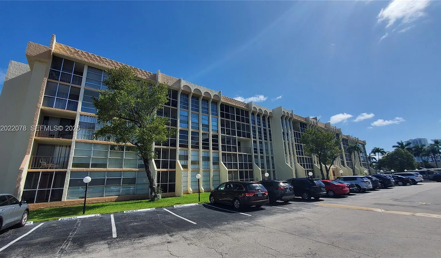 Desoto Park Condo — Photo 3