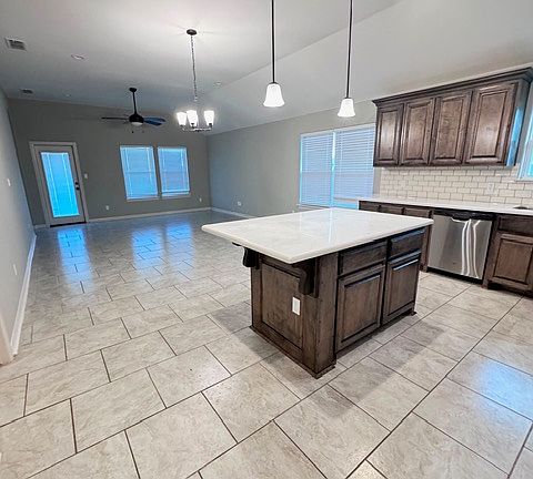 5th image of 602 S Tecate Dr