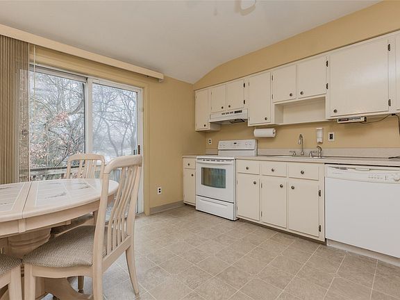 3rd image of 66 White St