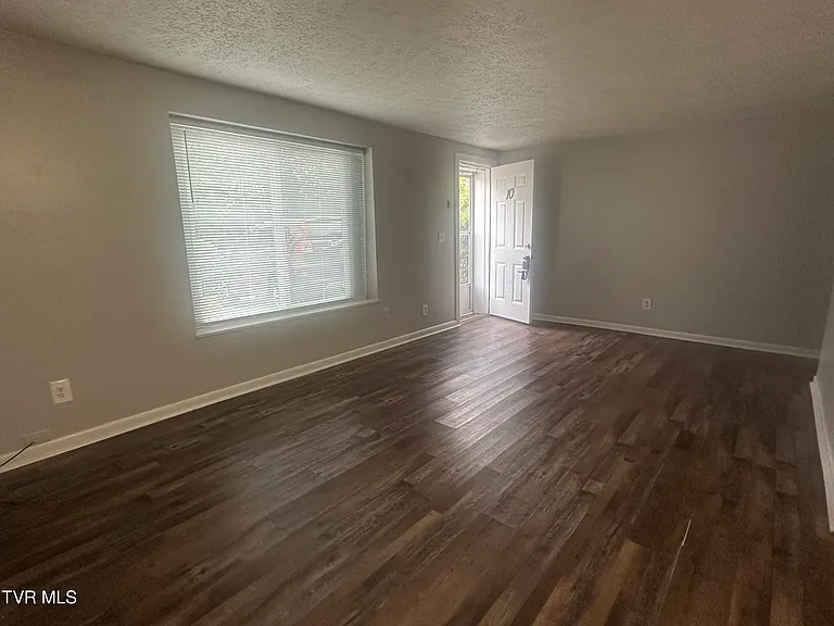 160 Kathy Ave #8 — Photo 6