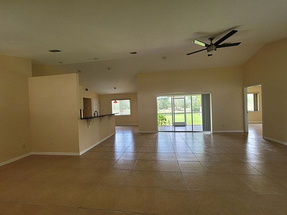 5th image of 1225 SW 31st Ter