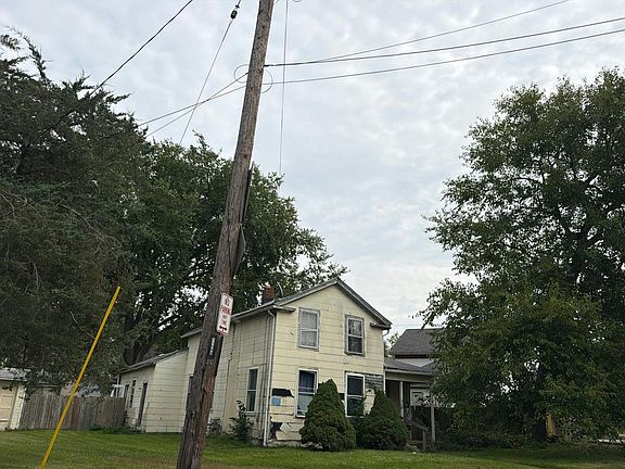 3rd image of 416 Elm St