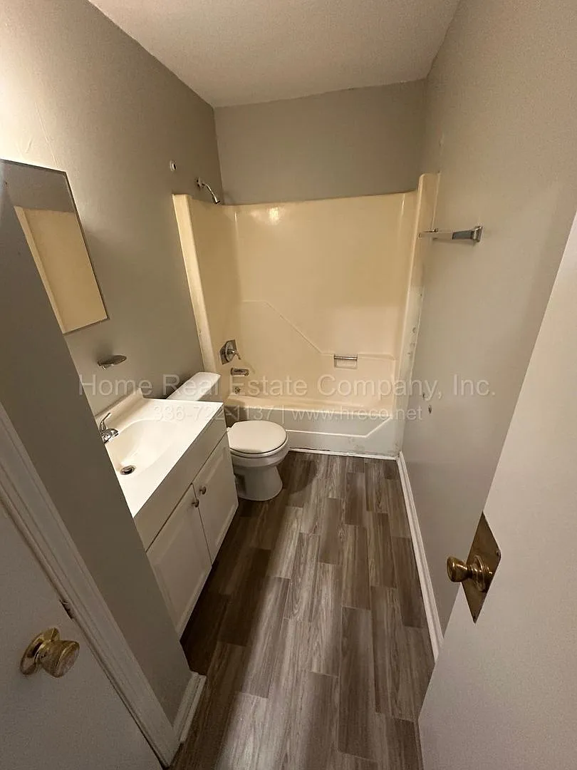 151 Westdale Avenue Apt F — Photo 3