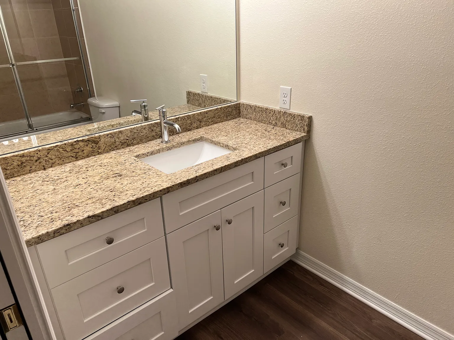 2630 Queens Ct — Photo 2
