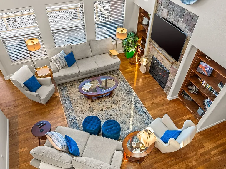 Main Level Living Room

Plenty of room for the whole family to cozy up!