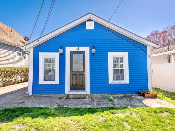 42 McCabe St, Dartmouth, MA 02748