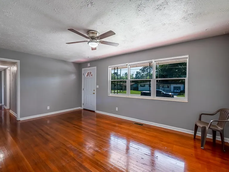 3351 Cesery Blvd — Photo 16
