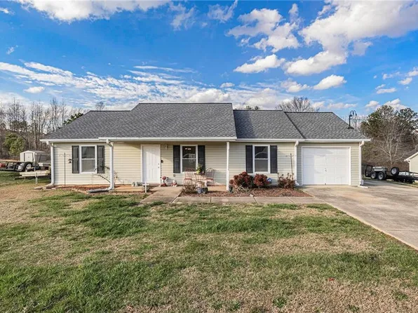 366 Lambert Overlook Cir, Carrollton, GA 30117