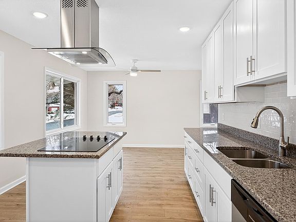 4th image of 1501 21st Ave NW