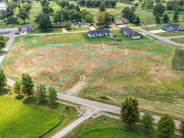 8 N Country Club Rd, Effingham, IL 62401