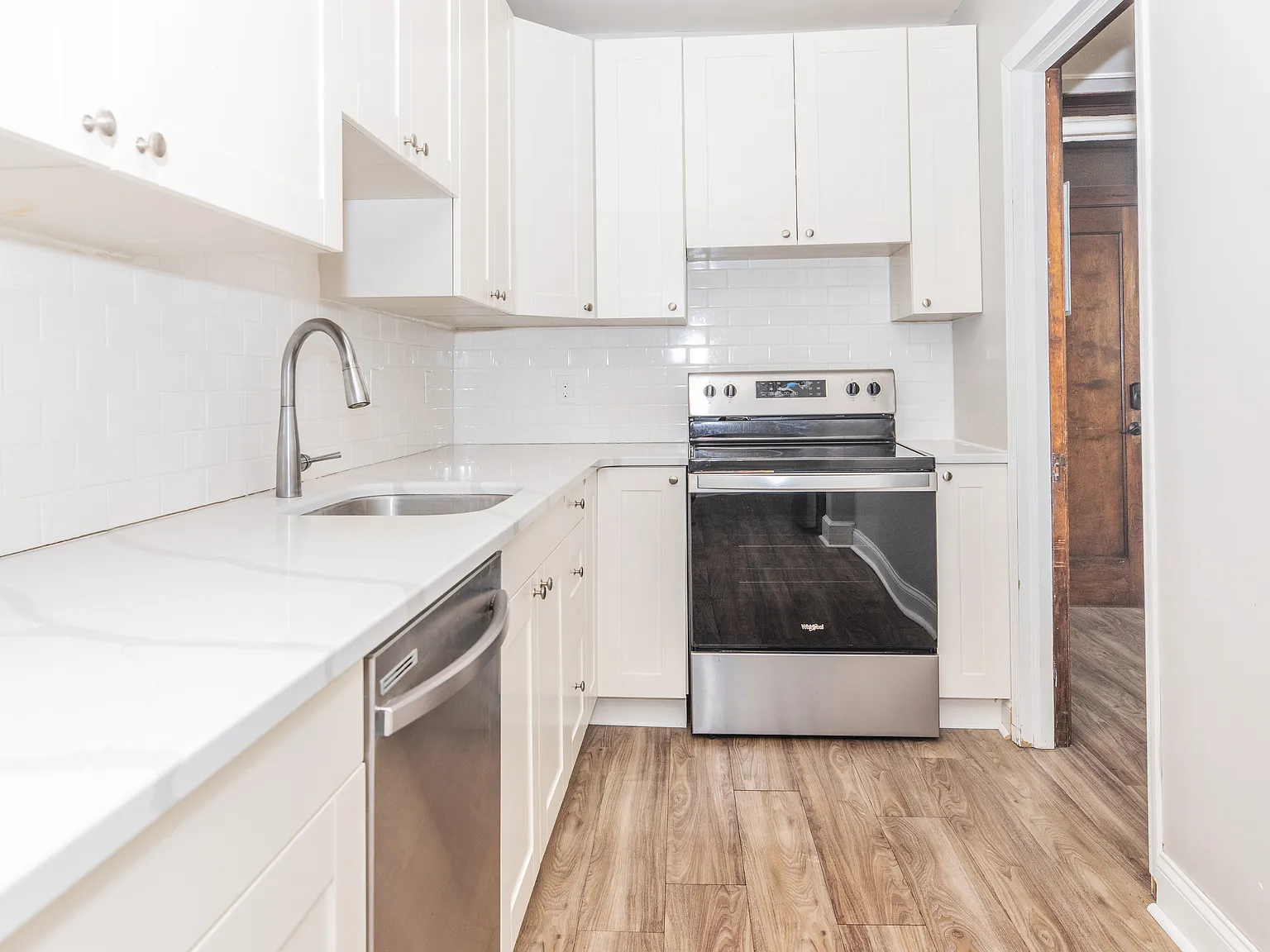 Raymond Apartments — Photo 2