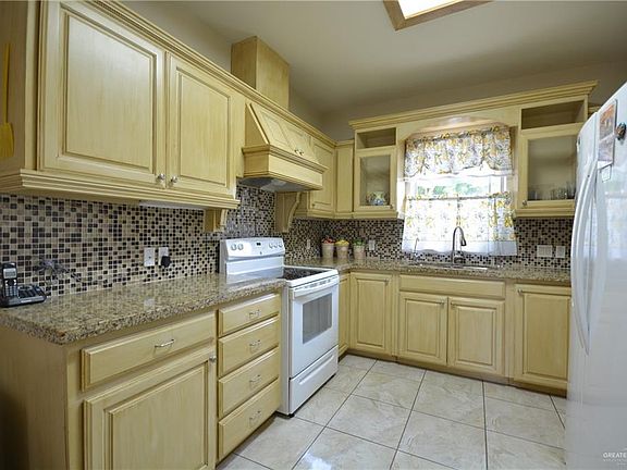 4th image of 417 E Arapaho Ave