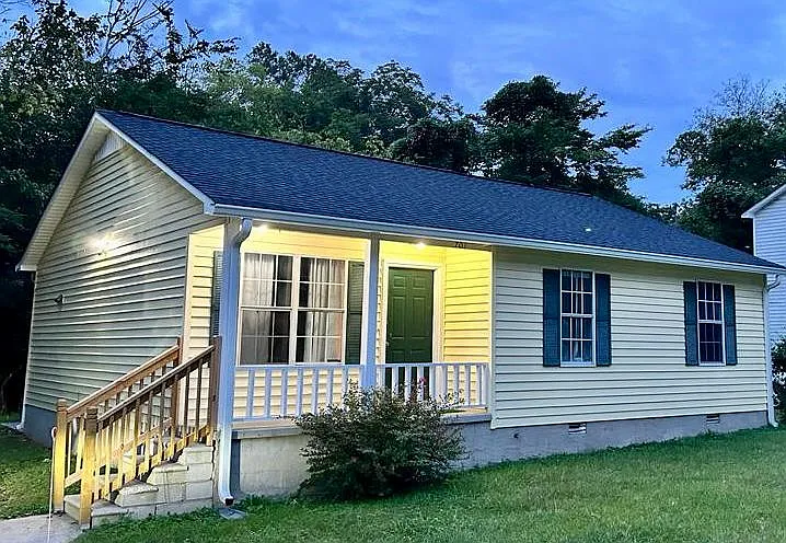 Building Photo - 701 Cascade Dr