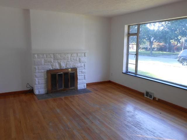 2nd image of 950 Gardner Rd