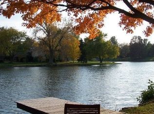 1 Lake Park Rd, Champaign, IL 61822