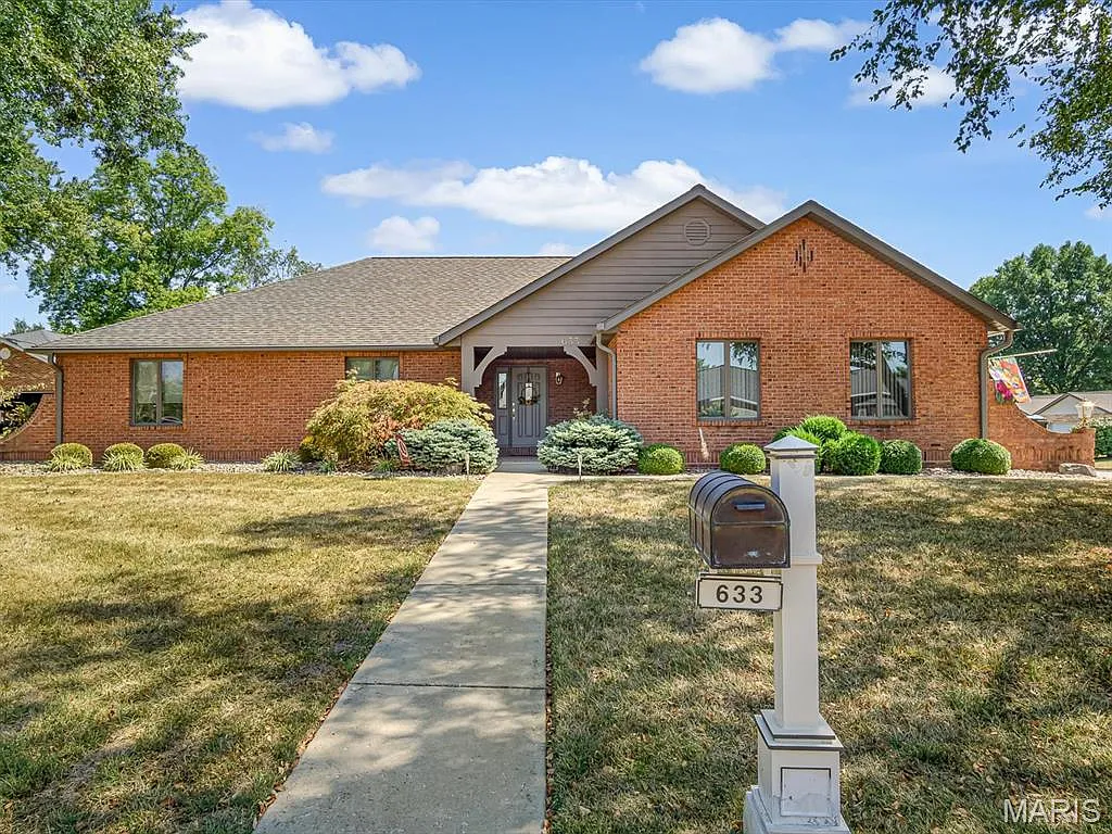 633 Springwood Dr photo 1