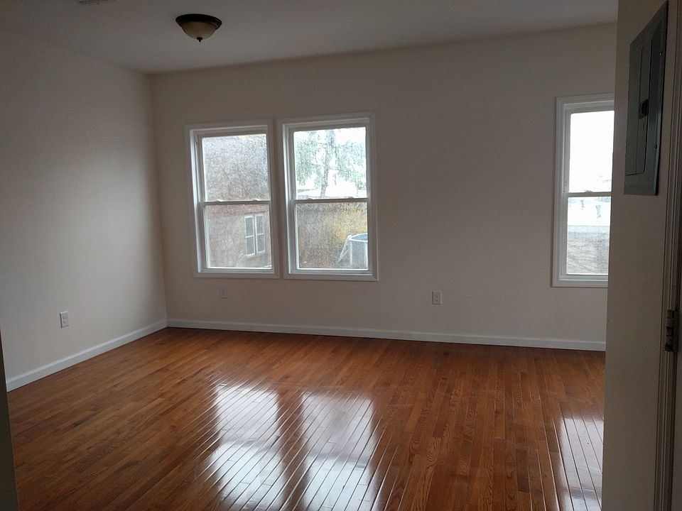 Large Living Room, lots of light, hardwood floors