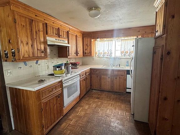 5th image of 409 W Swink Ave