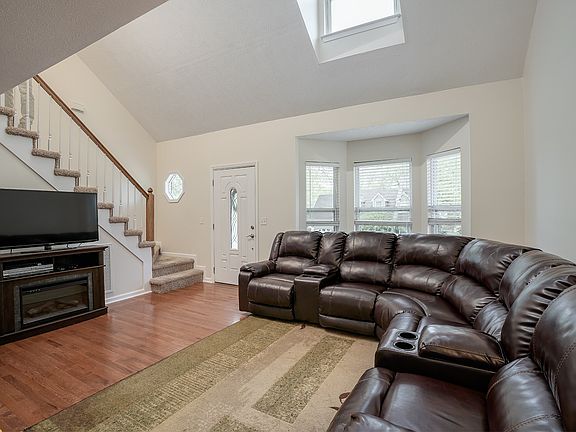 4th image of 124 Cambridge Dr