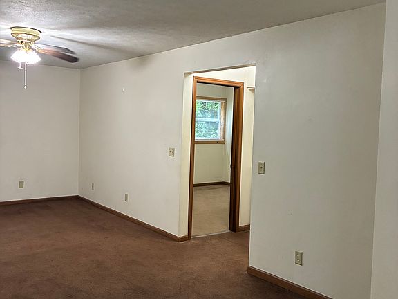 4th image of 905 Tyler St #10