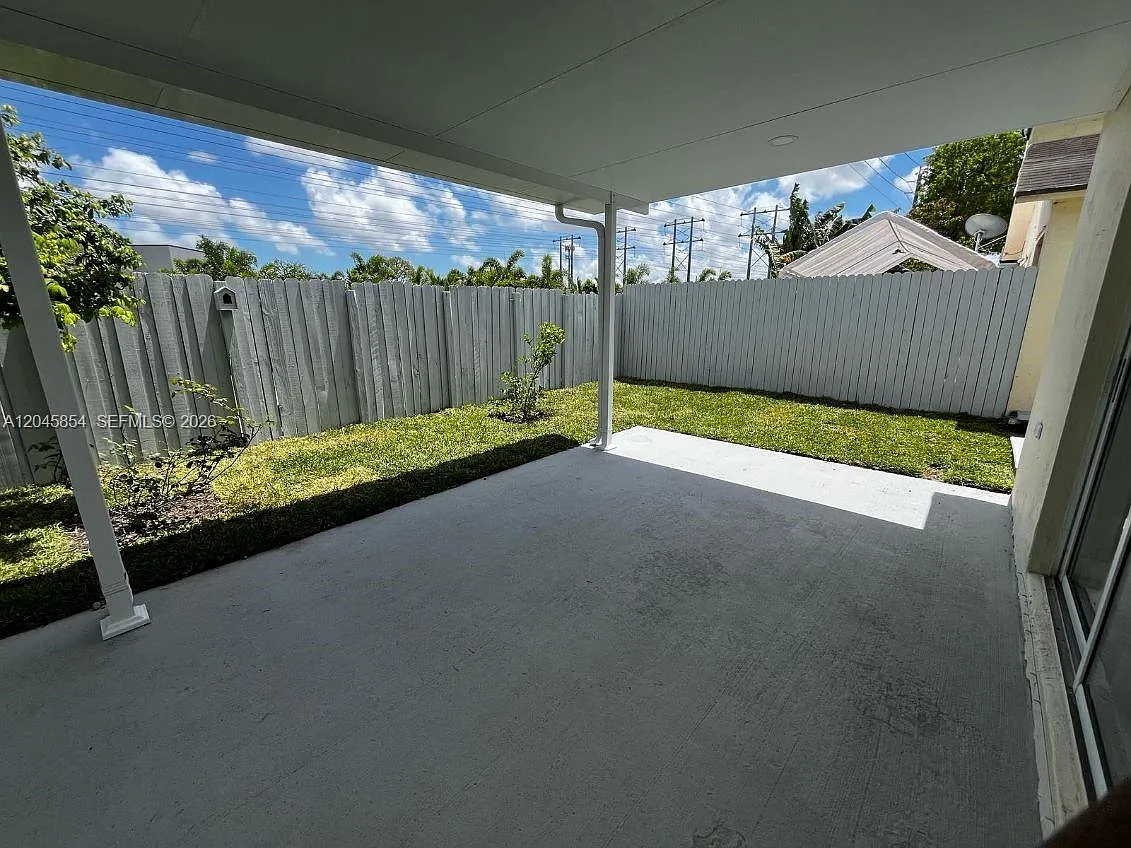 3 bed, 2.0 bath, $3,200 — Photo 2