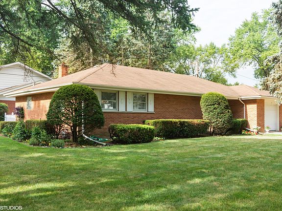 2nd image of 21 E Heron Dr