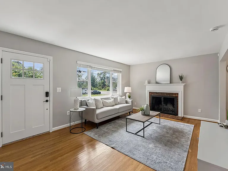109 Falls Ave — Photo 3