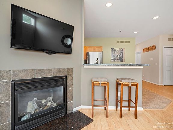 3rd image of 14351 Vauxhall Dr #116