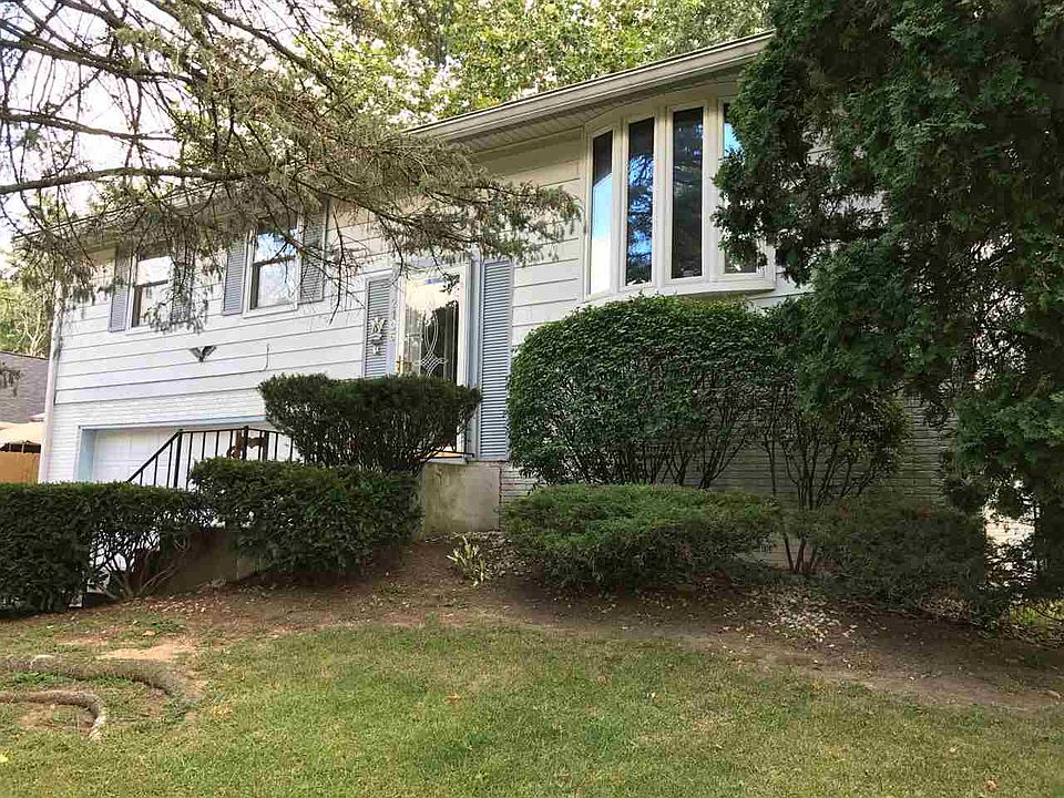 1st image of 2105 Crowfoot Dr