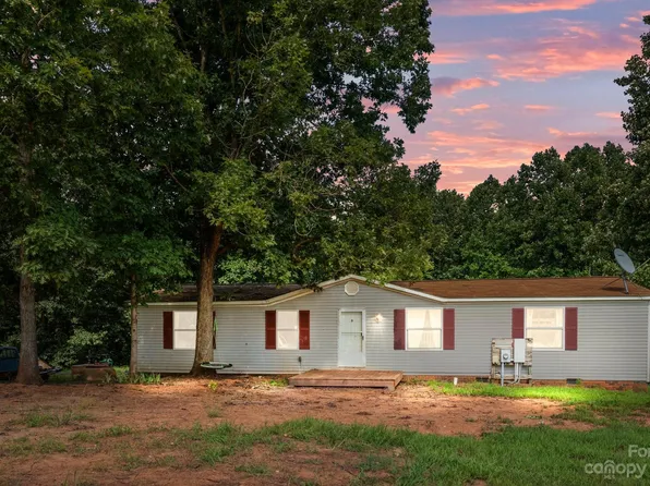 1246 Lambert Dr, Hiddenite, NC 28636