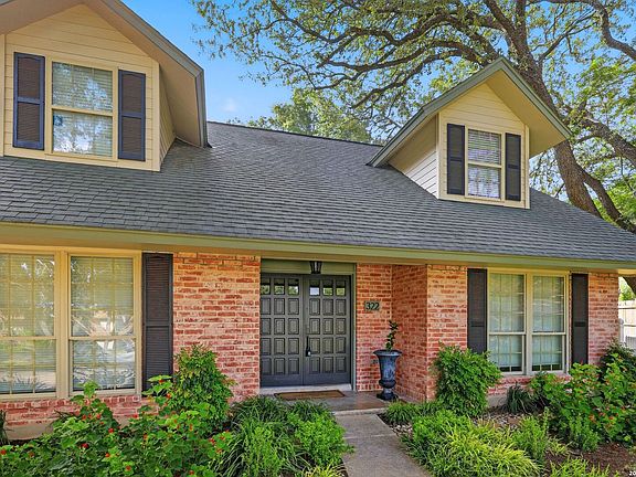 3rd image of 322 Westwind Cir