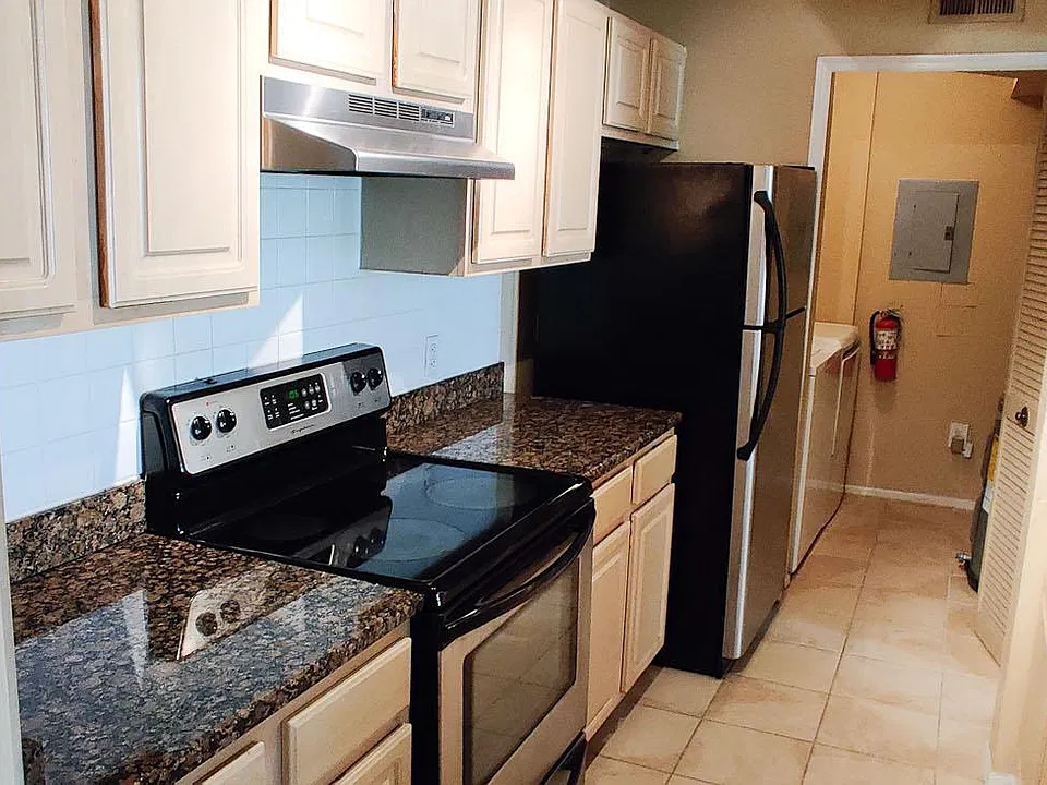 416 Summit Ridge Pl #104