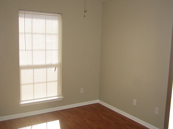 4th image of 512 E Walker Ave