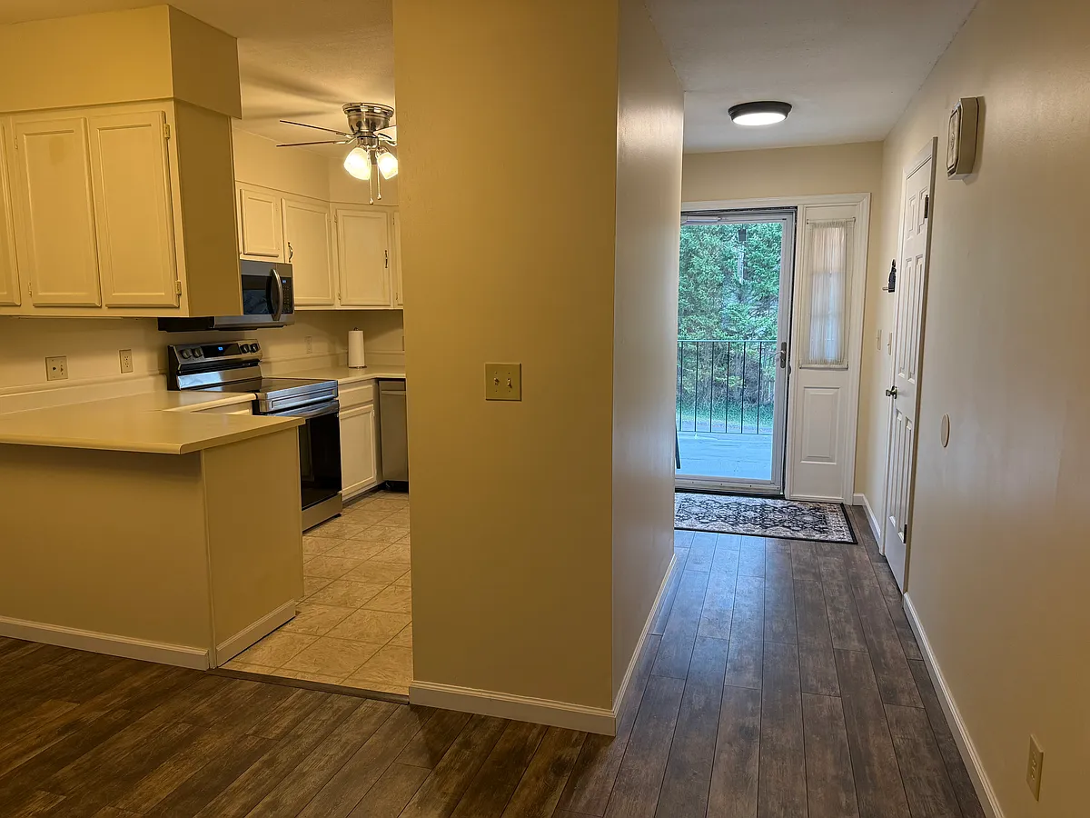 Building Photo - 104 Meadow Park Ln #C
