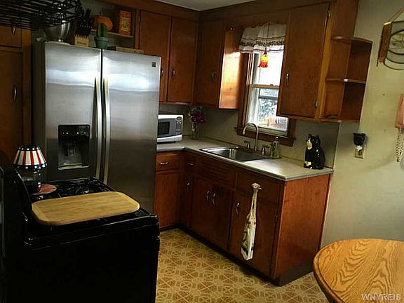 2nd image of 32 Lepeirs Dr