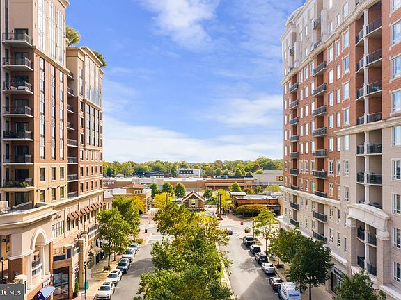 3rd image of 1915 Towne Centre Blvd Unit 406